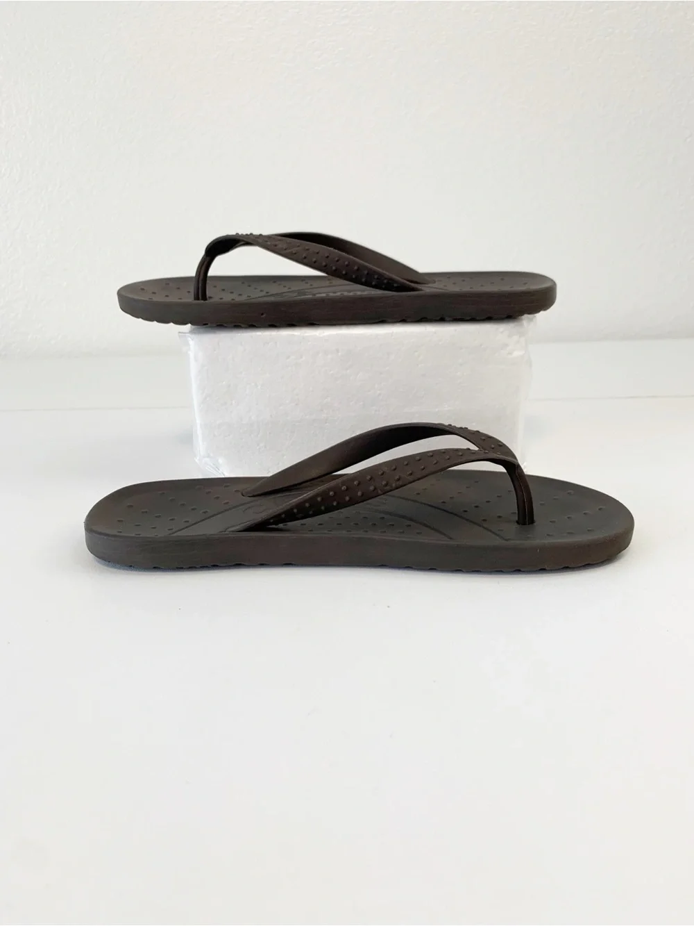 CROCS Kid's Crocband Flip Flop Sandals ~ J3 (2M/4W)